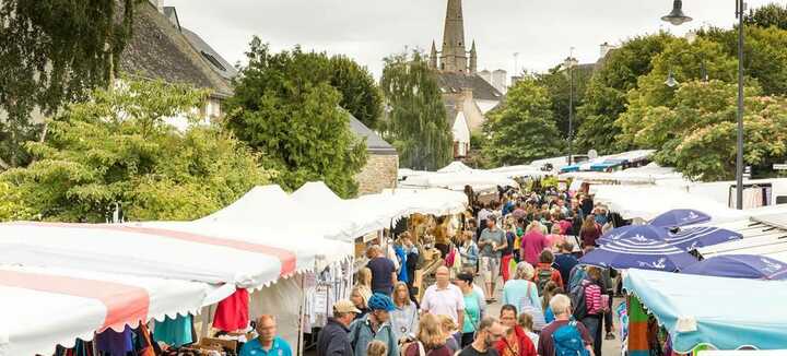 Marché hebdomadaire à Carnac