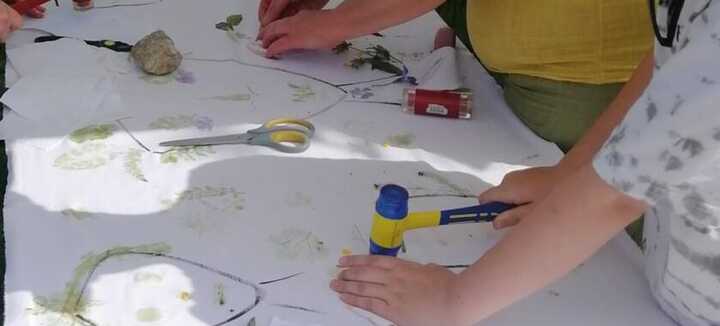 Atelier ENFANTS "empreintes végétales sur tissu"
