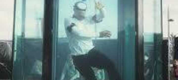 Dans ma piscine - Jonglage en apnée