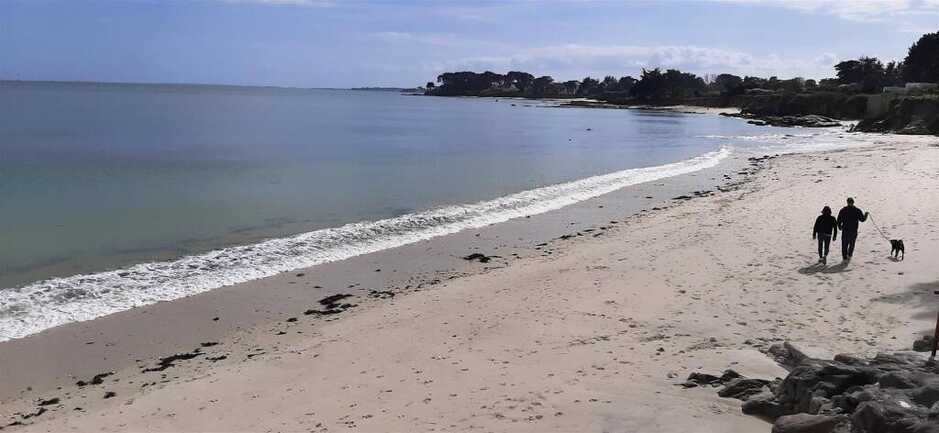 3.-La-plage-côté-Baie-à-3-minutes-à-pied