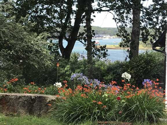 jardin et vue sur rivière de Crac_h