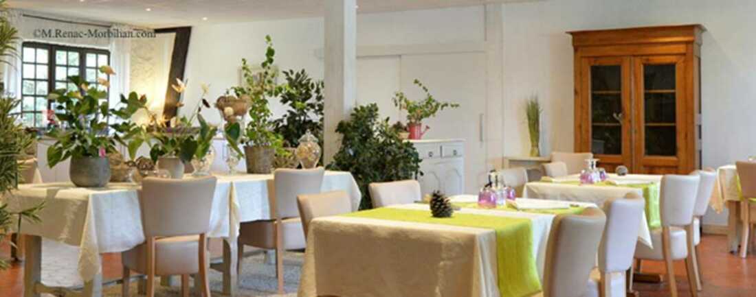 Erdeven-Les pins-Salle repas