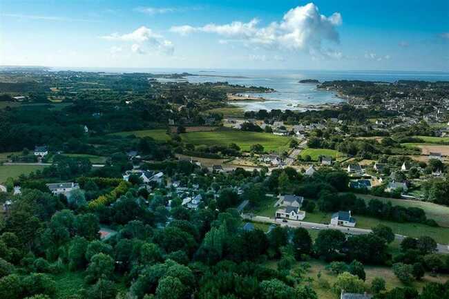 Vue aérienne du camping proche de la mer