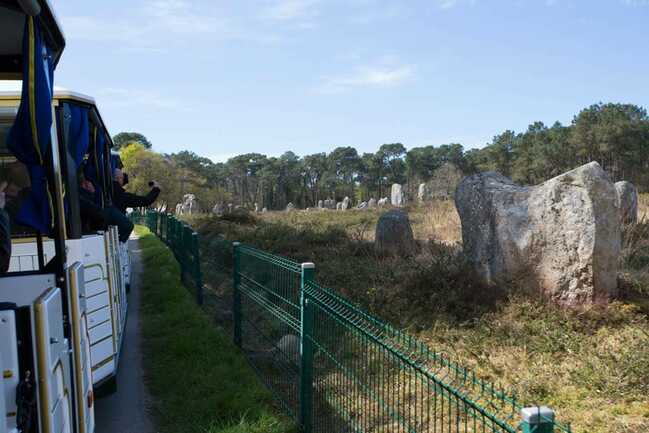 Petit-train-touristique-Carnac-Morbihan-Bretagne-Sud