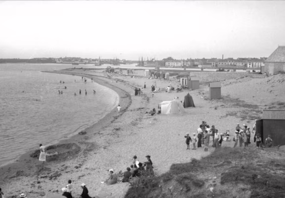 Étel_quelque chose en nous de poésie_la plage à Étel dans les années 30