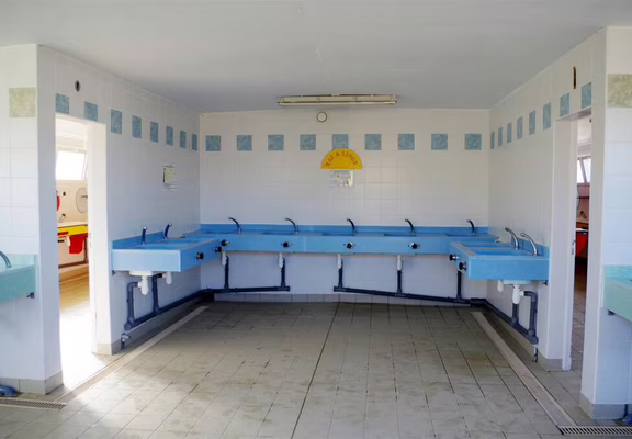 Aire de Camping-cars Erdeven Kerhillio - Morbihan Sud - Bacs-à-linge