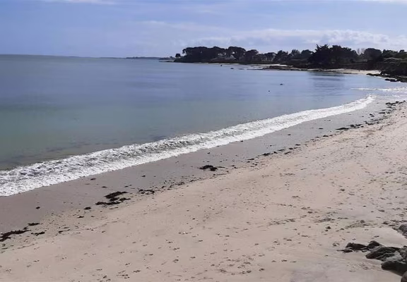 3.-La-plage-côté-Baie-à-3-minutes-à-pied