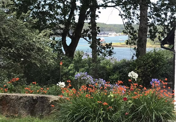 jardin et vue sur rivière de Crac_h