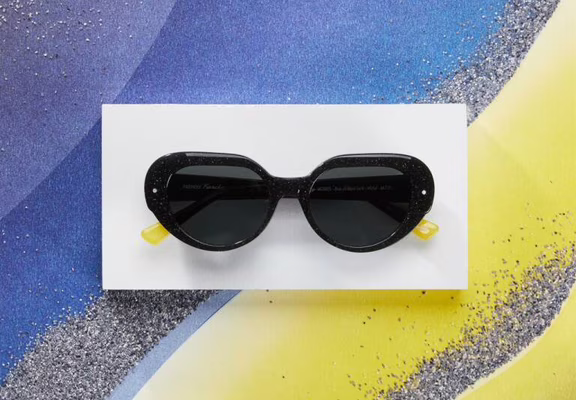 Friendly Frenchy, lunettes de soleil en coquillage, collection Solarmor - Studio ©Charlaine Croguennec Photographe